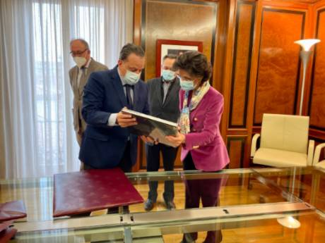 Amilivia y María José de la Fuente